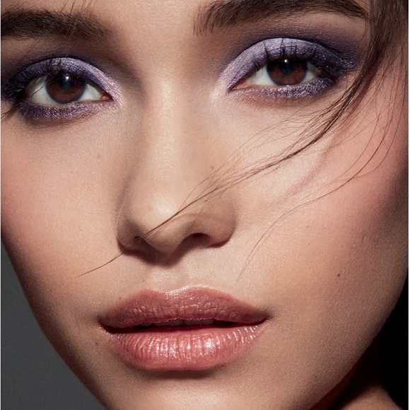 Estée Lauder Pure Color Envy
Kissable Lip Shine in Flash Fire - Picture 6 of 7